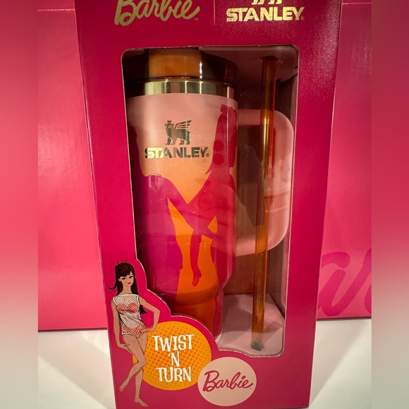 Stanley x Barbie 40oz Tumbler - Twist ‘n Turn - Picture 4 of 4